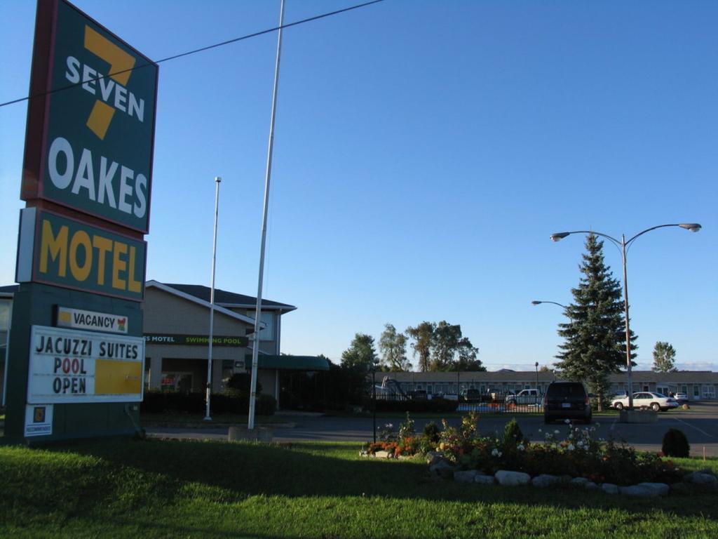 Seven Oakes Motel Kingston Exterior foto